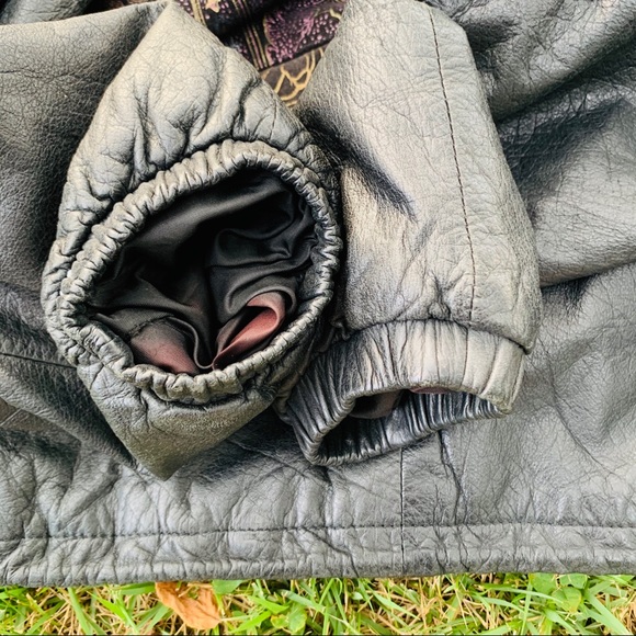 Genuine Butter Leather Black Vintage Bomber Jacket - Picture 14 of 17